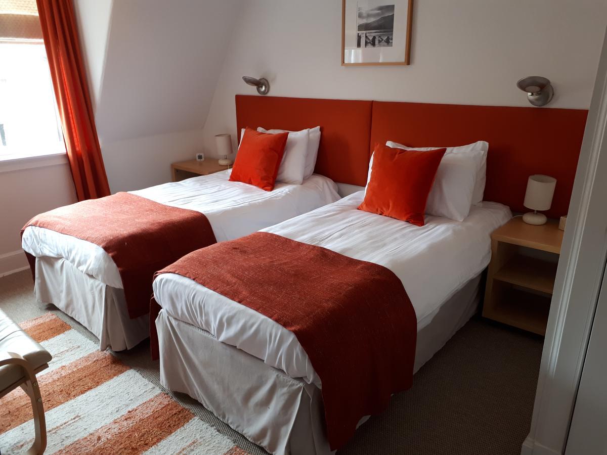 Twin Room En Suite Bathroom