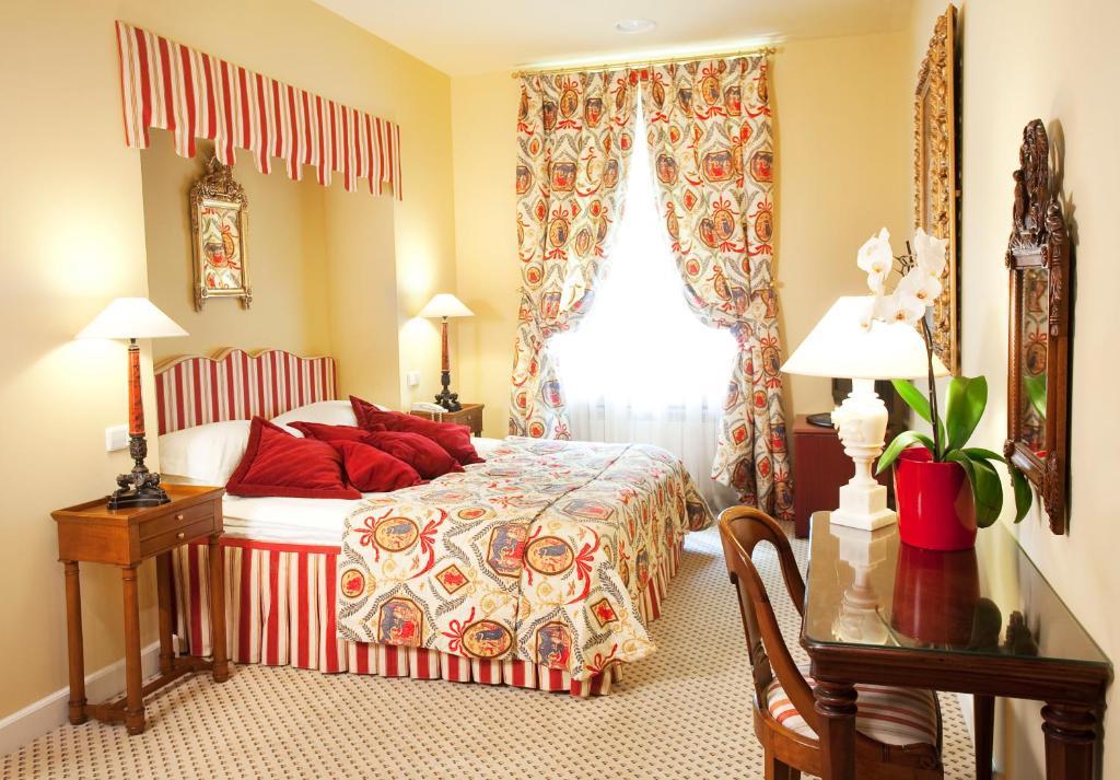Suite with Spa Access,1399943828:JPEG