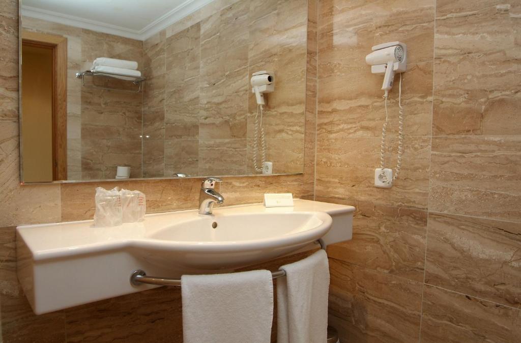 Single Room,395633220:JPEG
