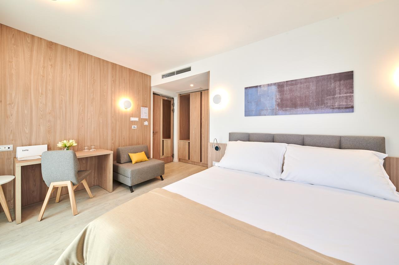 Classic Room with Balcony,669920802:JPEG