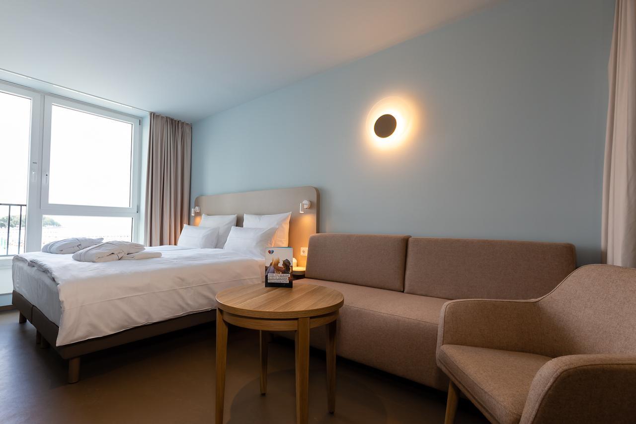 Double Room with Sea View,668785200:JPEG