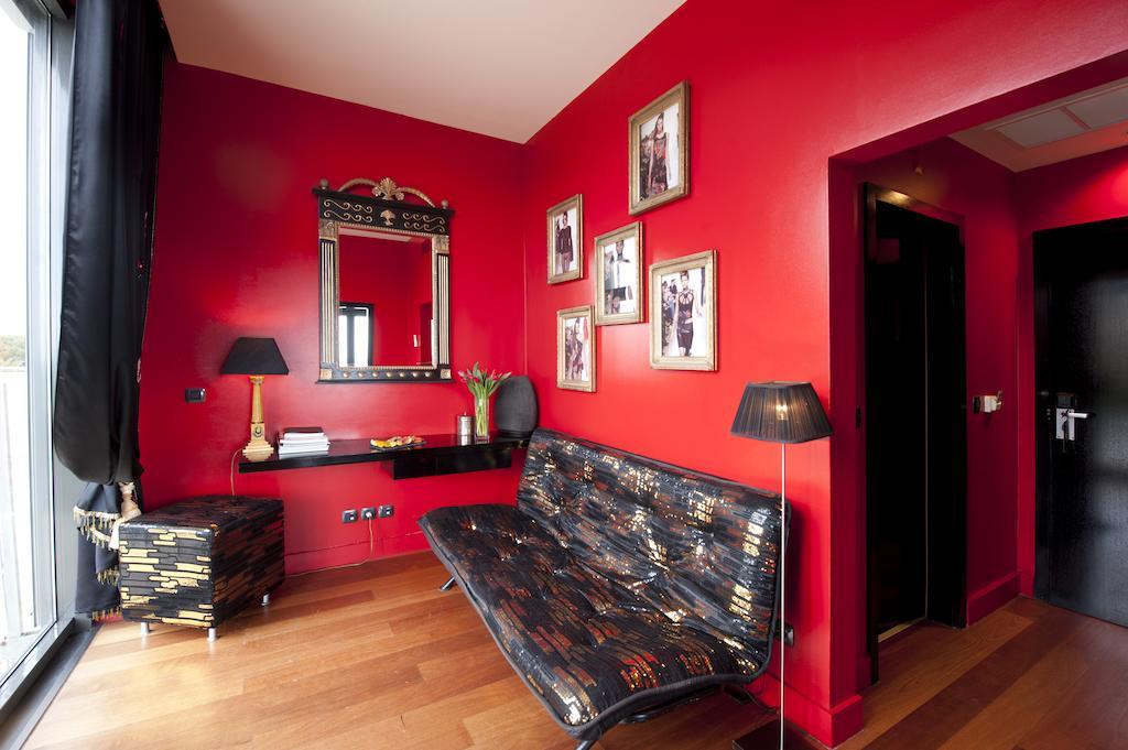 Suite,1162669749:JPEG