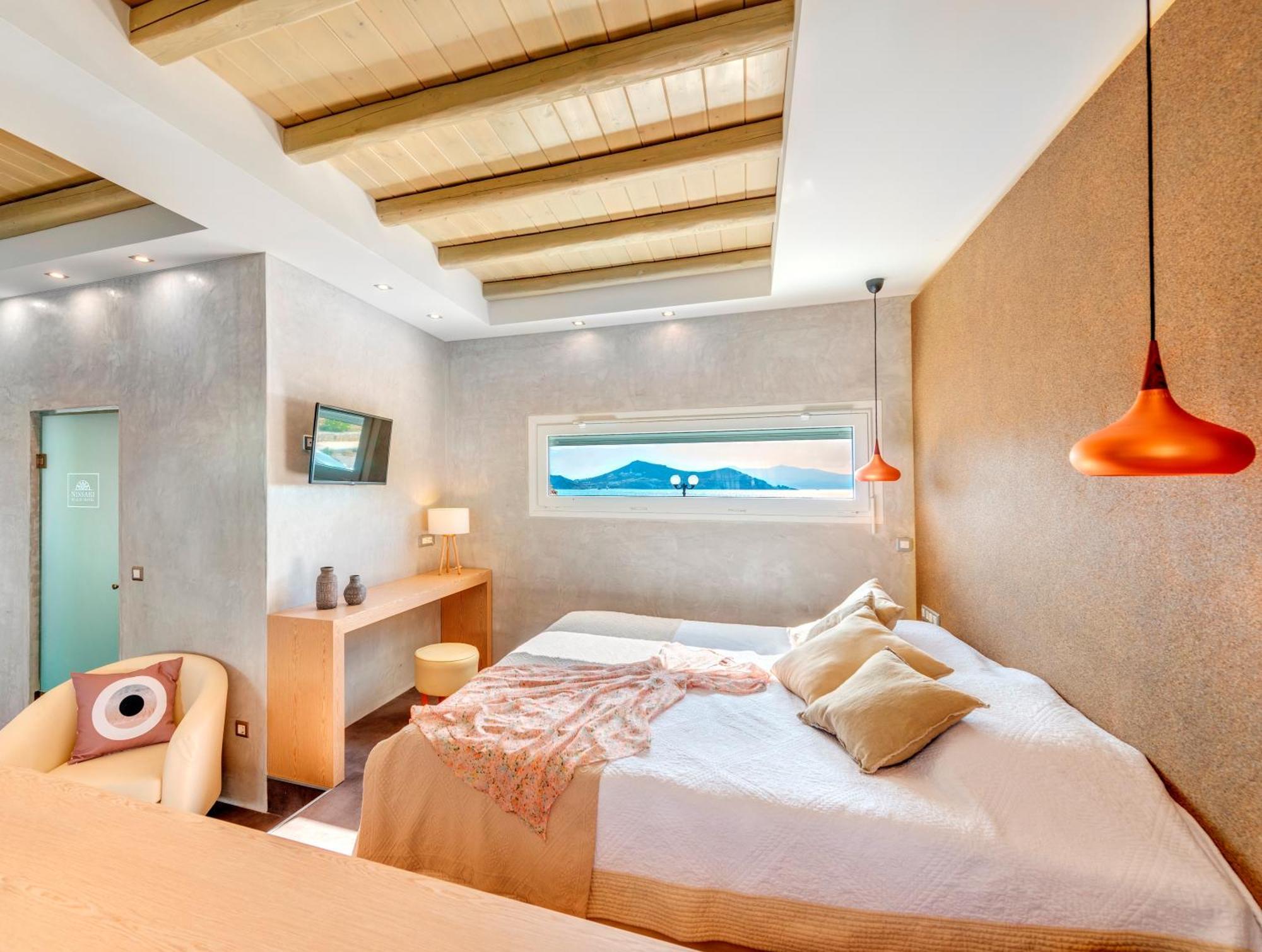 Suite Pool View