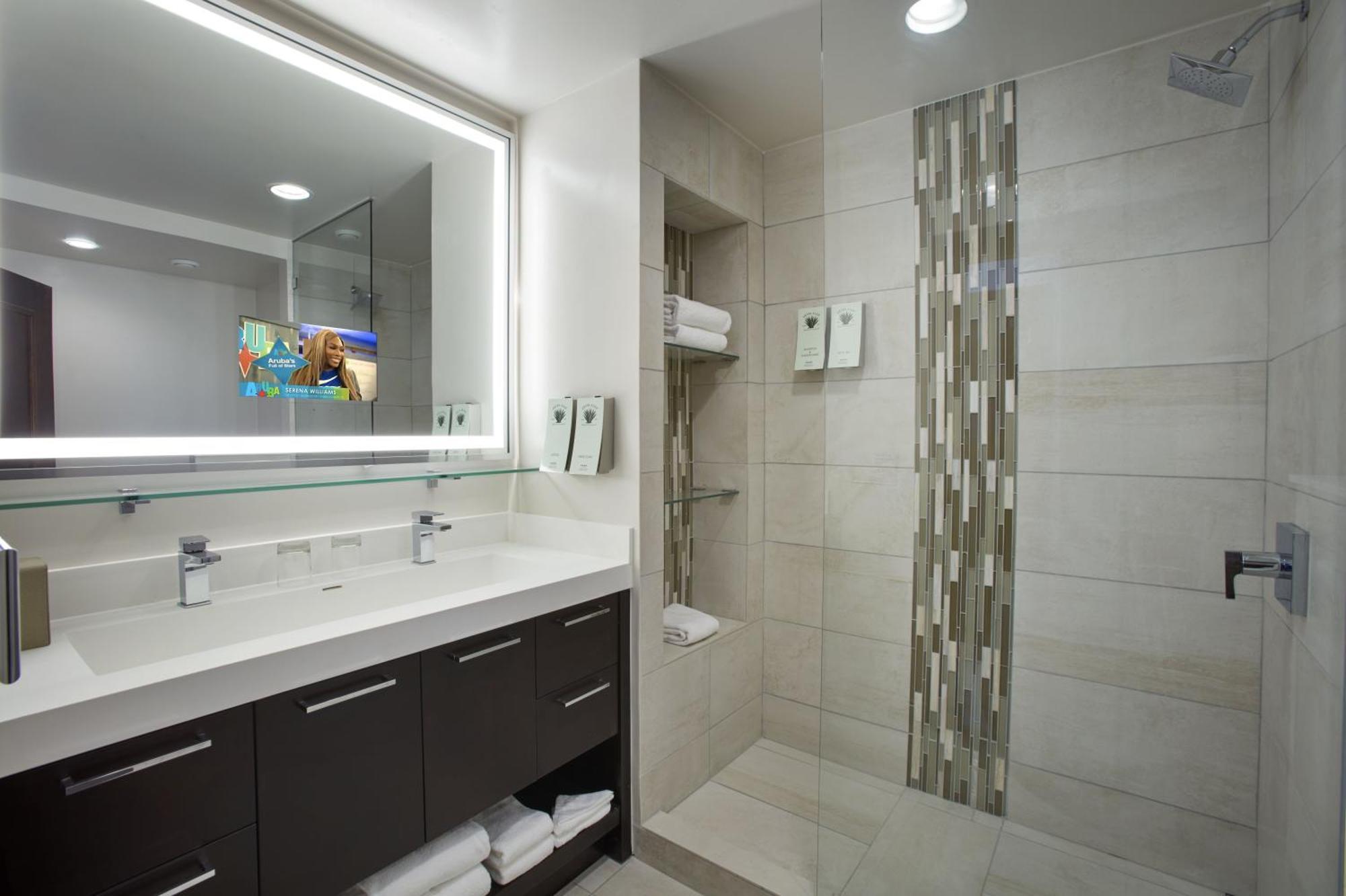 Tara Suite - Oceanfront with King Bed,689538594:JPEG