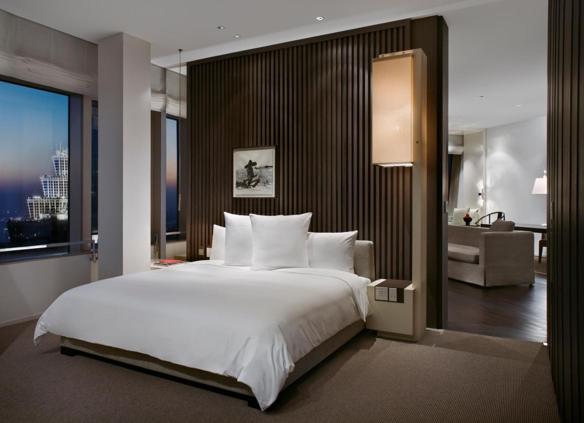 King Suite with Panoramic Bund View and Lounge Access