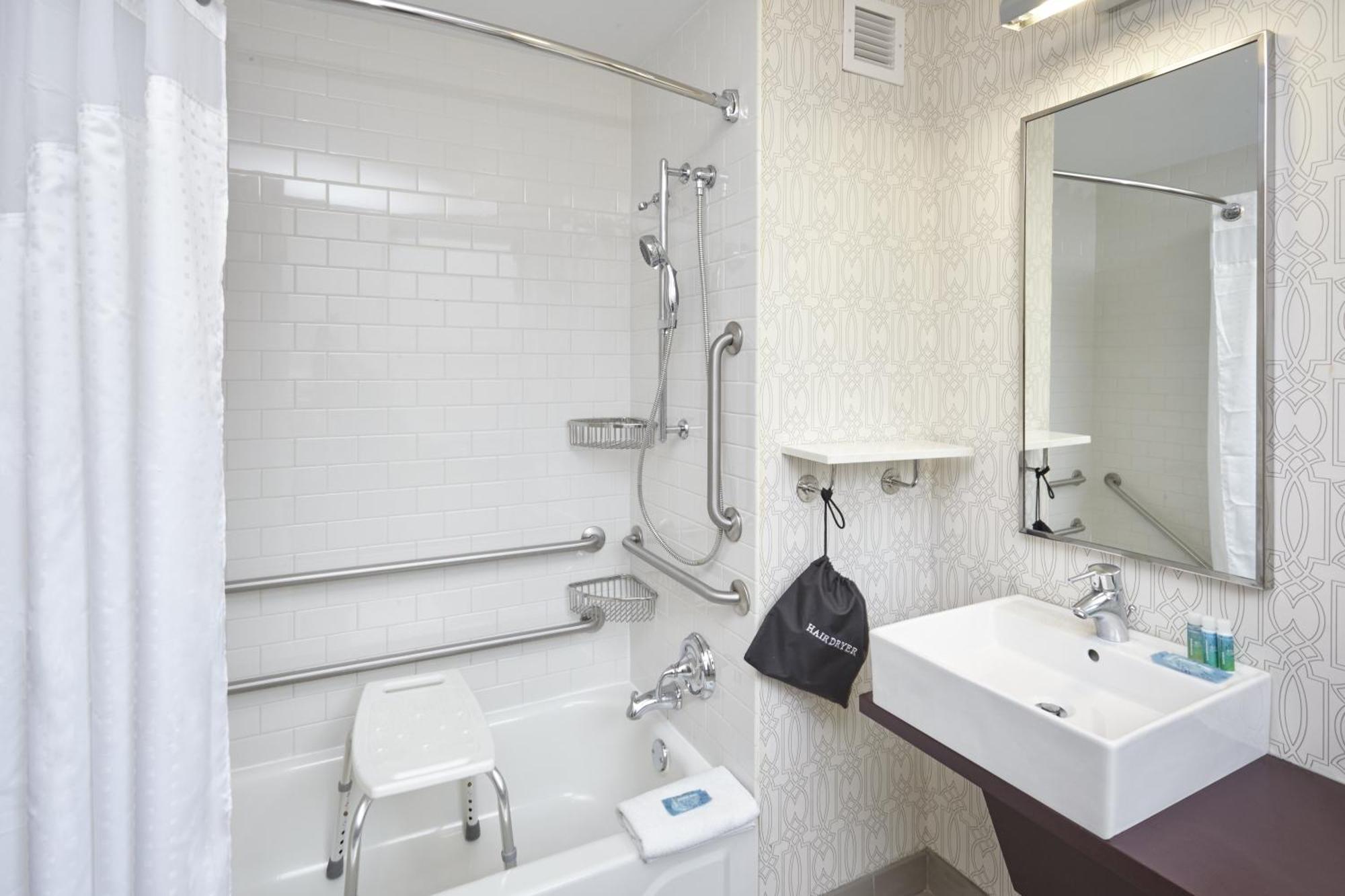Double Room with Bath Tub - Disability Access,925551607:JPEG
