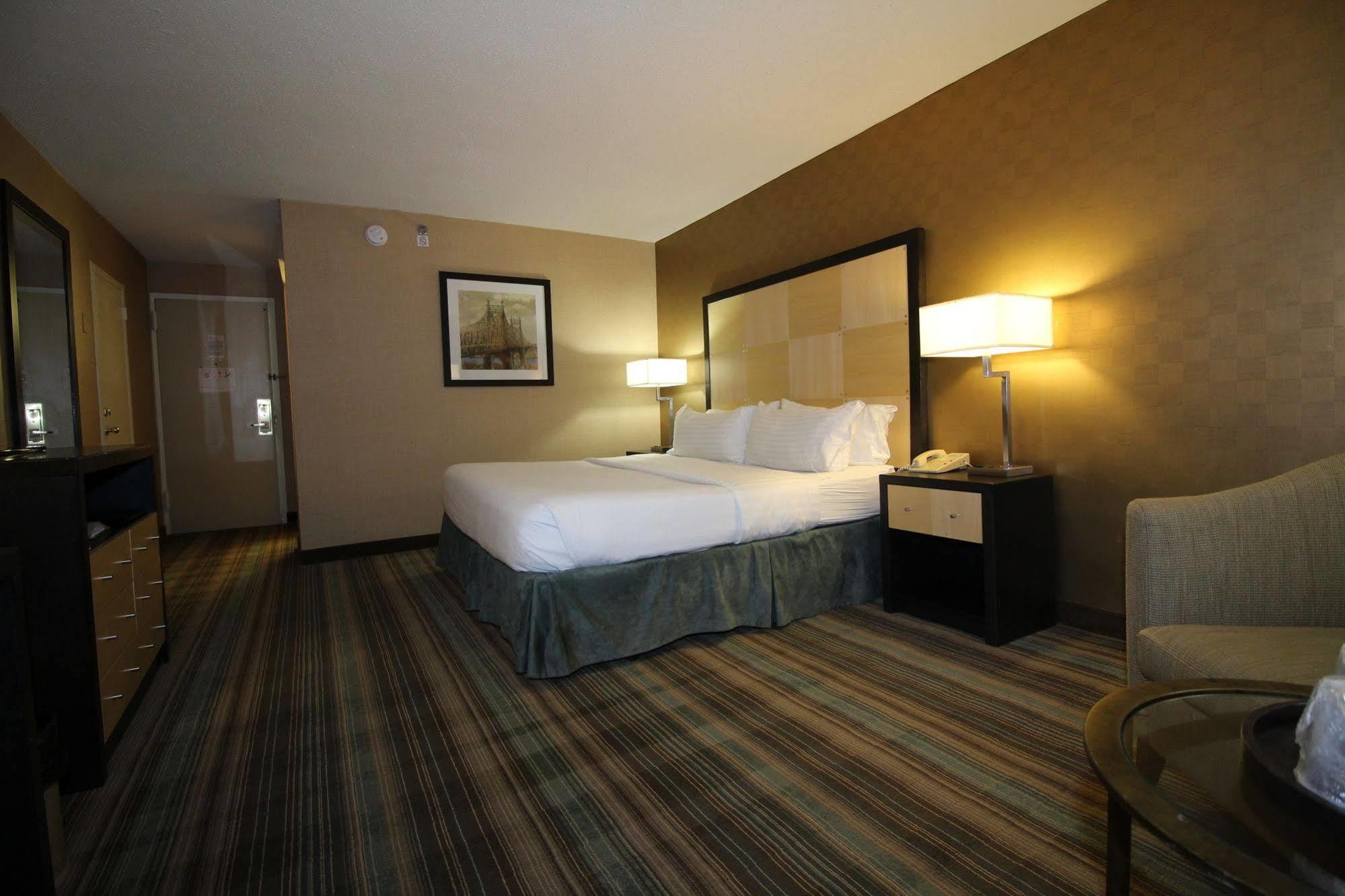 Deluxe King Room-Sunday