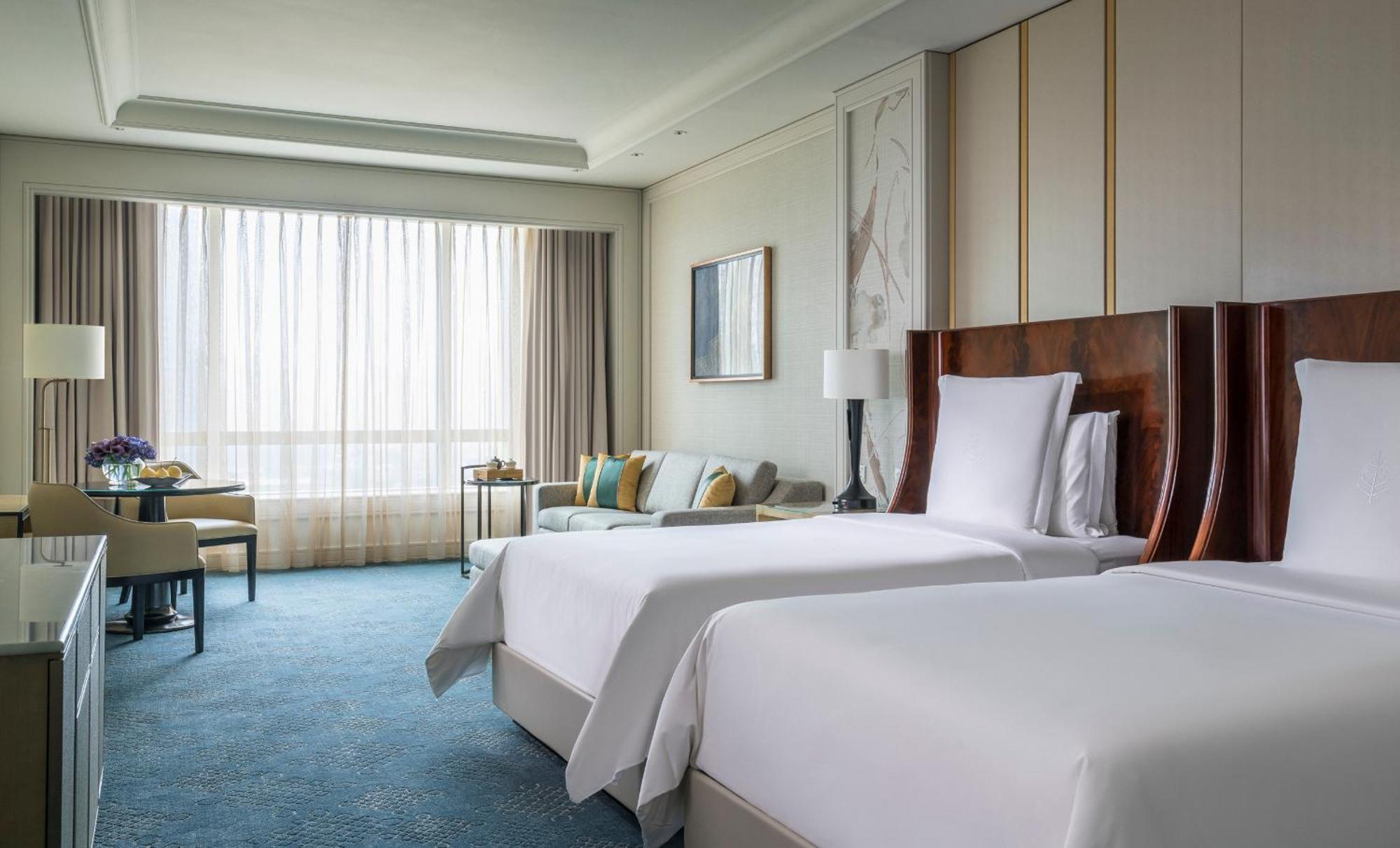 Two-Bedroom Royal Suite One King Bed Two Twin Beds,700811071:JPEG