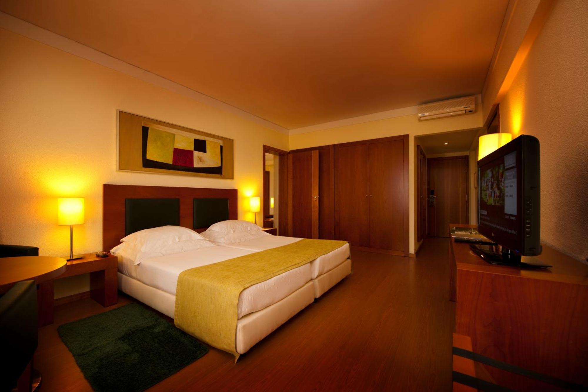 Zweibettzimmer mit Zustellbett (3 Erwachsene)