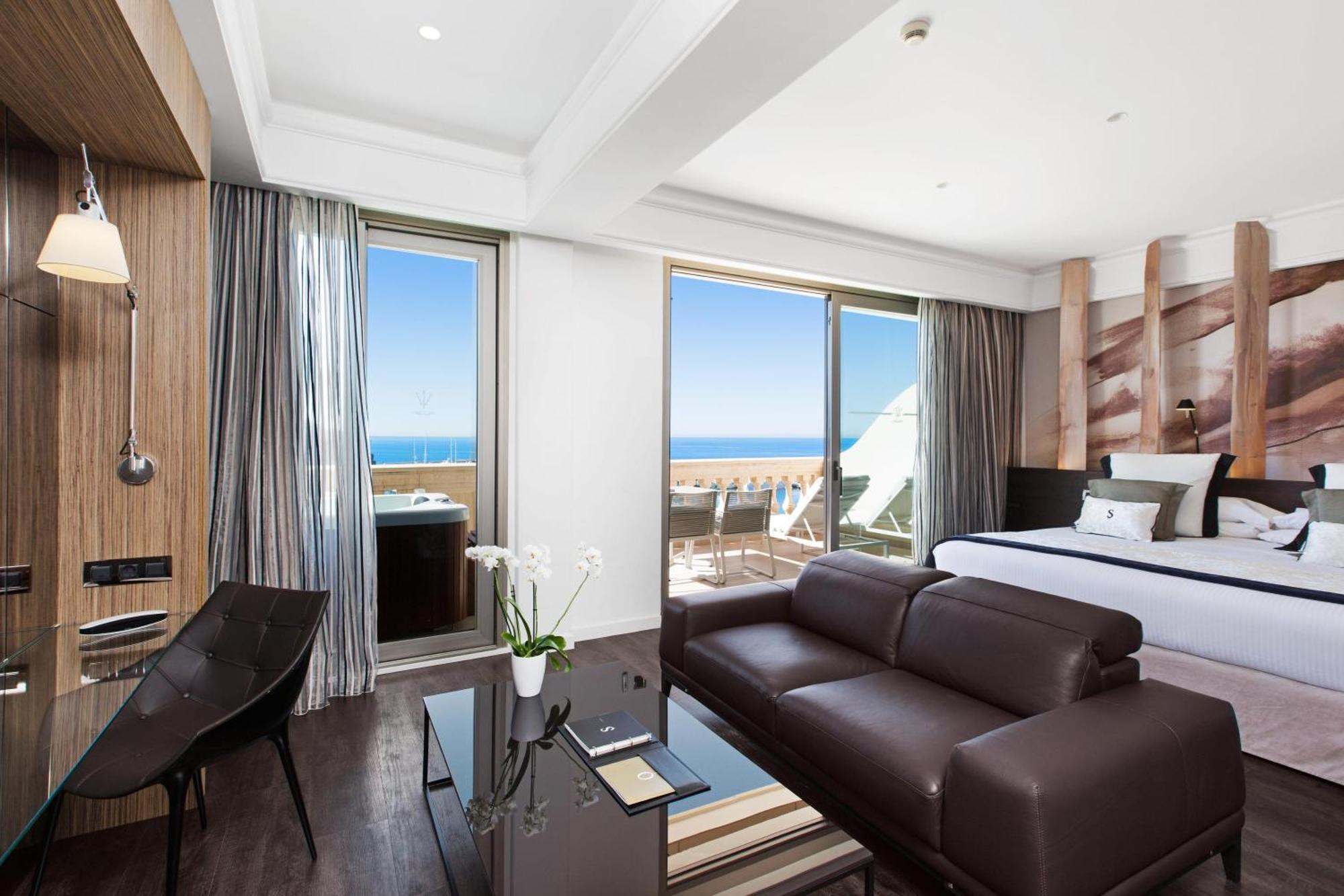 Junior Suite mit Meerblick und Whirlpool.