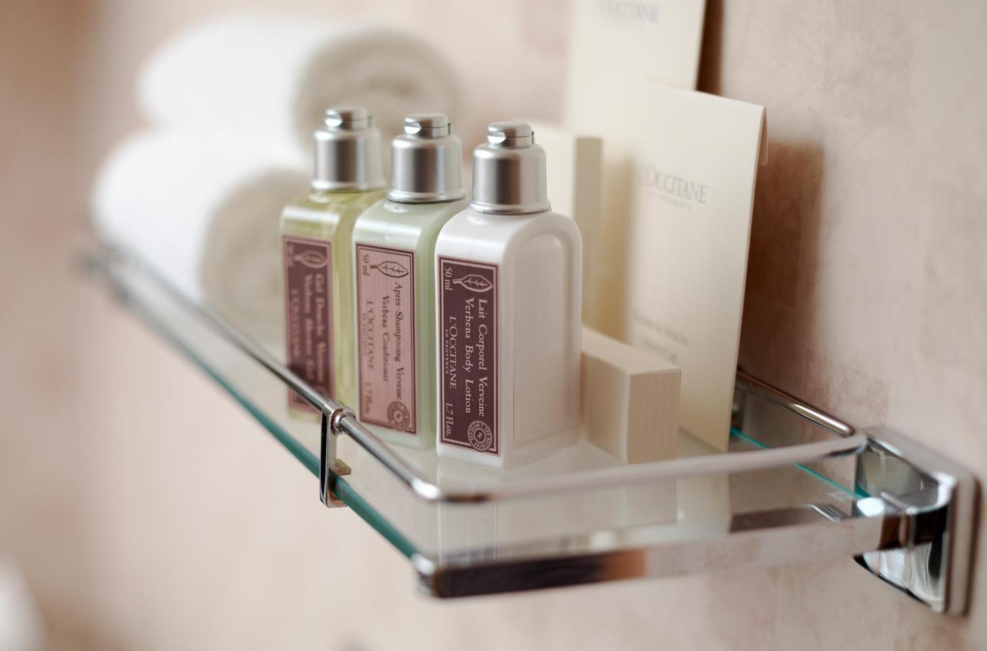 Pacific Club Deluxe King Room,706818055:JPEG