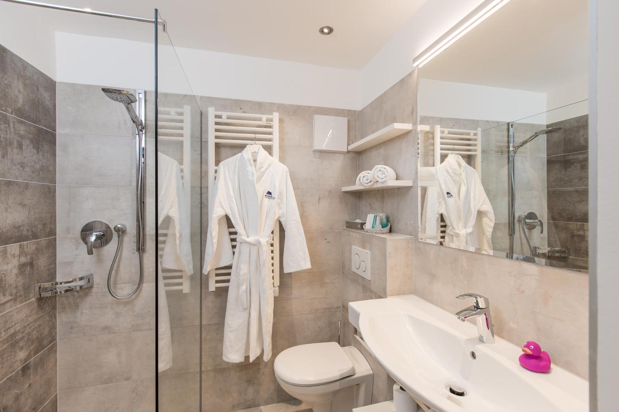 Deluxe Single Room with Balcony,710706622:JPEG