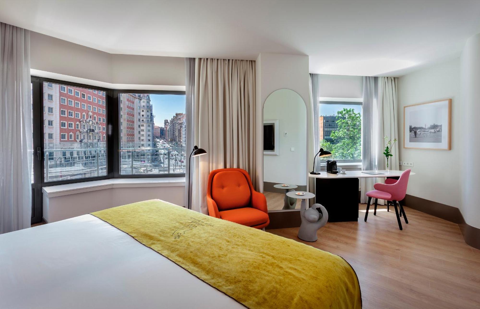 Habitación Premium con vistas a la ciudad (2 adultos + 1 niño)
