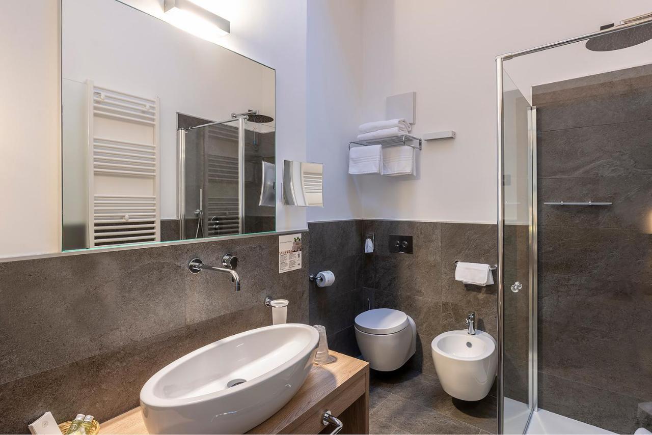 Large Double Room,760513733:JPEG