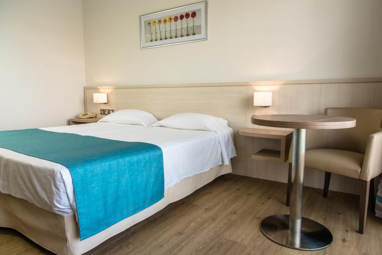 Double or Twin Room with Sea View,846280073:JPEG
