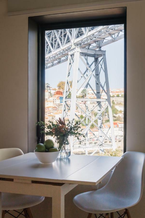 Studio Apartment River Bridge View