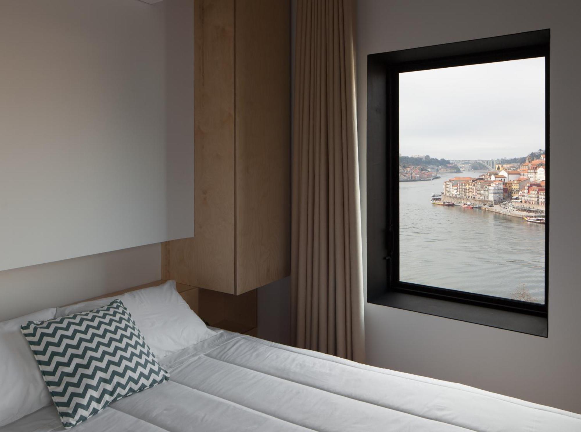 Studio Apartment River Bridge View
