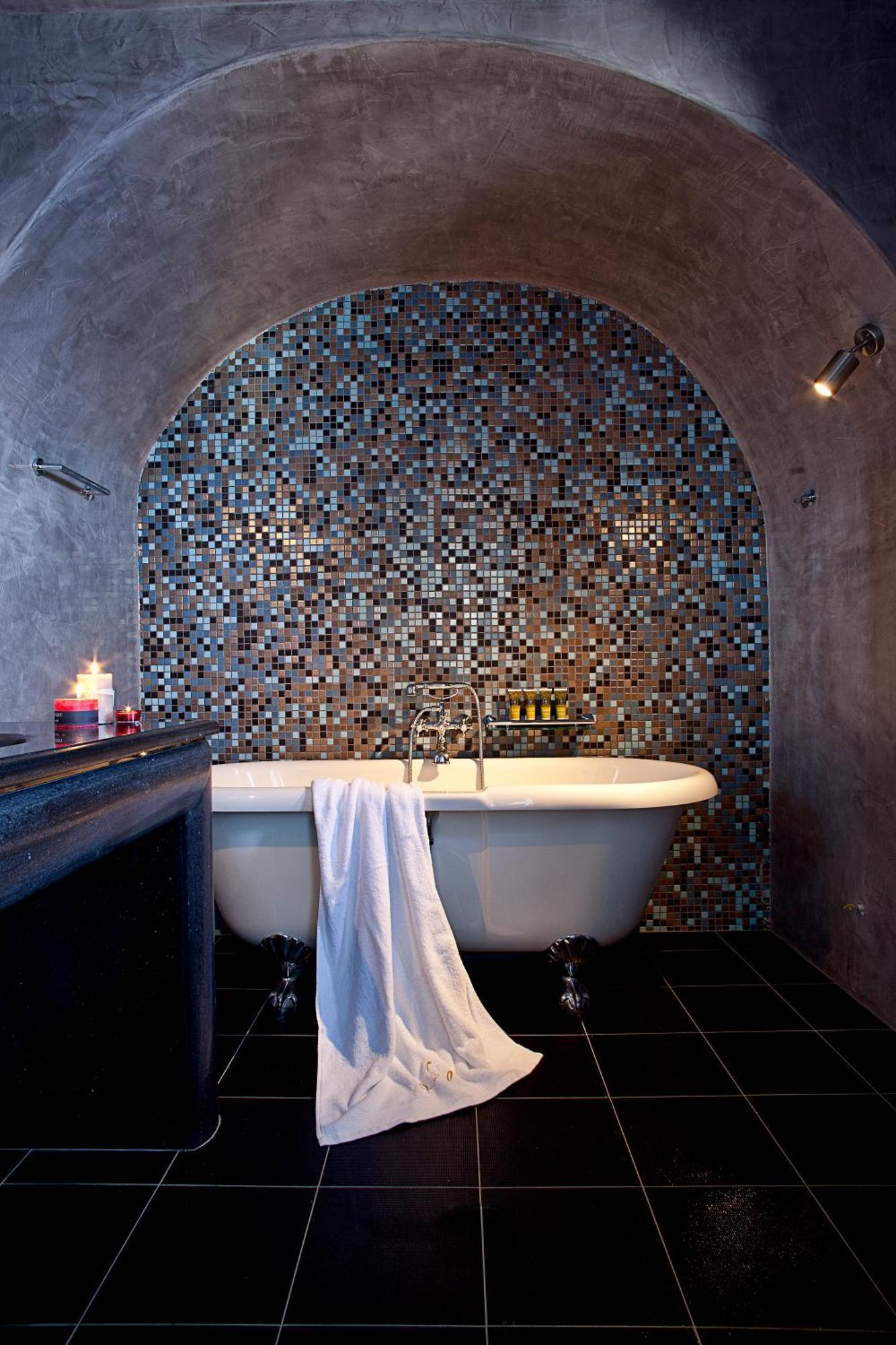 Petit Suite with outdoor heated private Jacuzzi & Caldera View,1017070957:JPEG