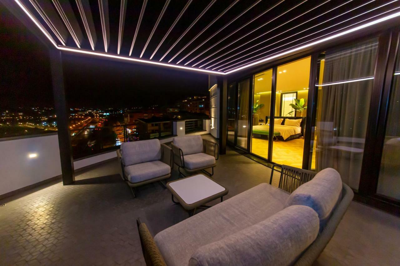 Deluxe King Suite