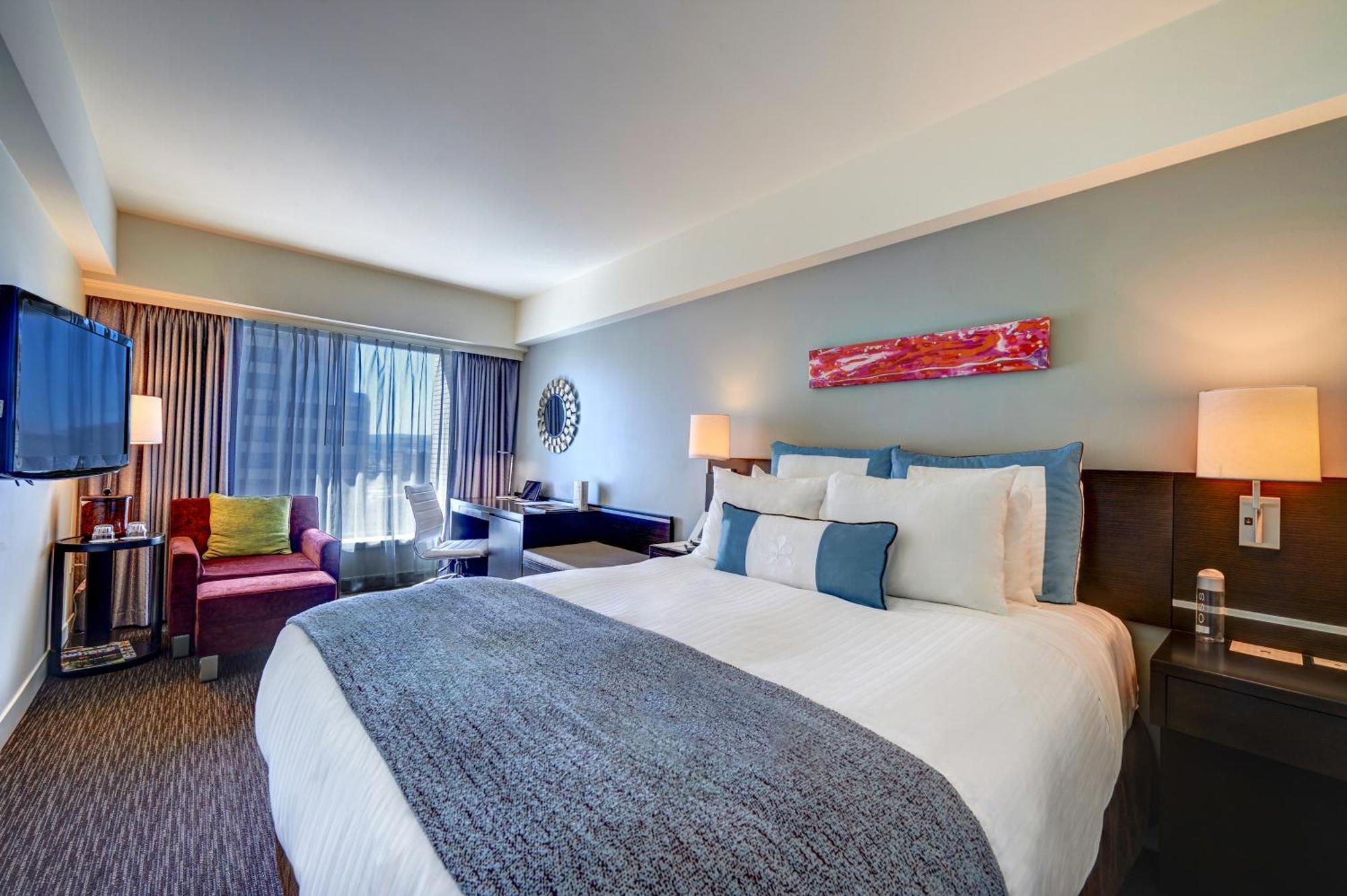 Petite Kamer met Queensize Bed
