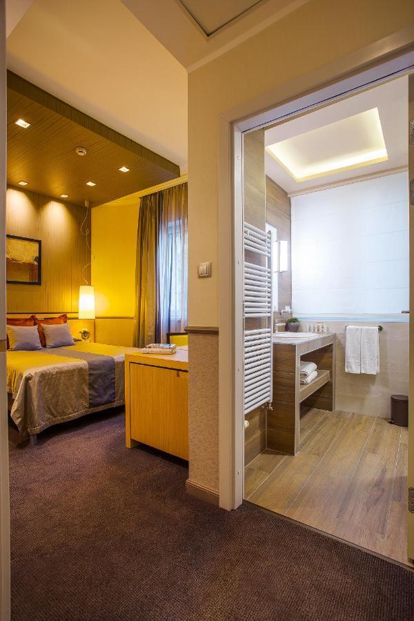 Classic Double Room,942956110:JPEG