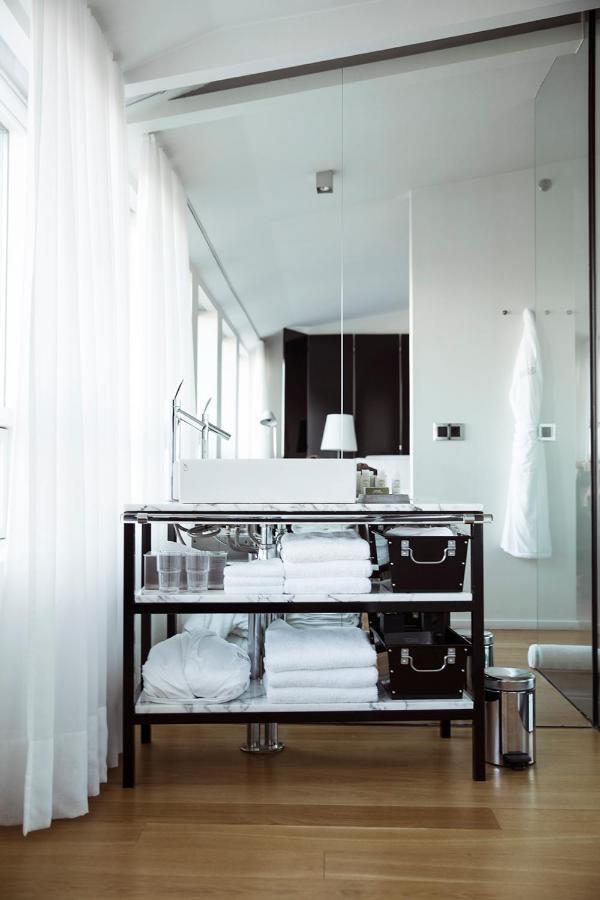 Double Queen Room with City View,992998213:JPEG