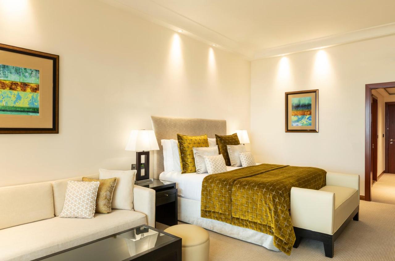Chambre Premier avec 1 Lit King-Size dans Chambre d'Hôtes - Accès au Salon Exécutif, Goûter et Happy Hour, Accès Gratuit à la Plage et à la Piscine du Complexe Hôtelier, Transfert depuis Aéroport de Dubaï