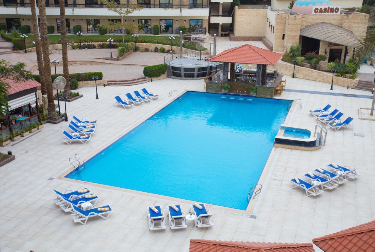 Queen Room with Pool View