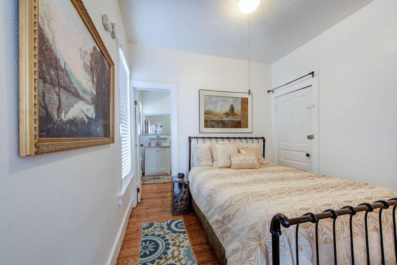 Double or Twin Room with View (secondary building)