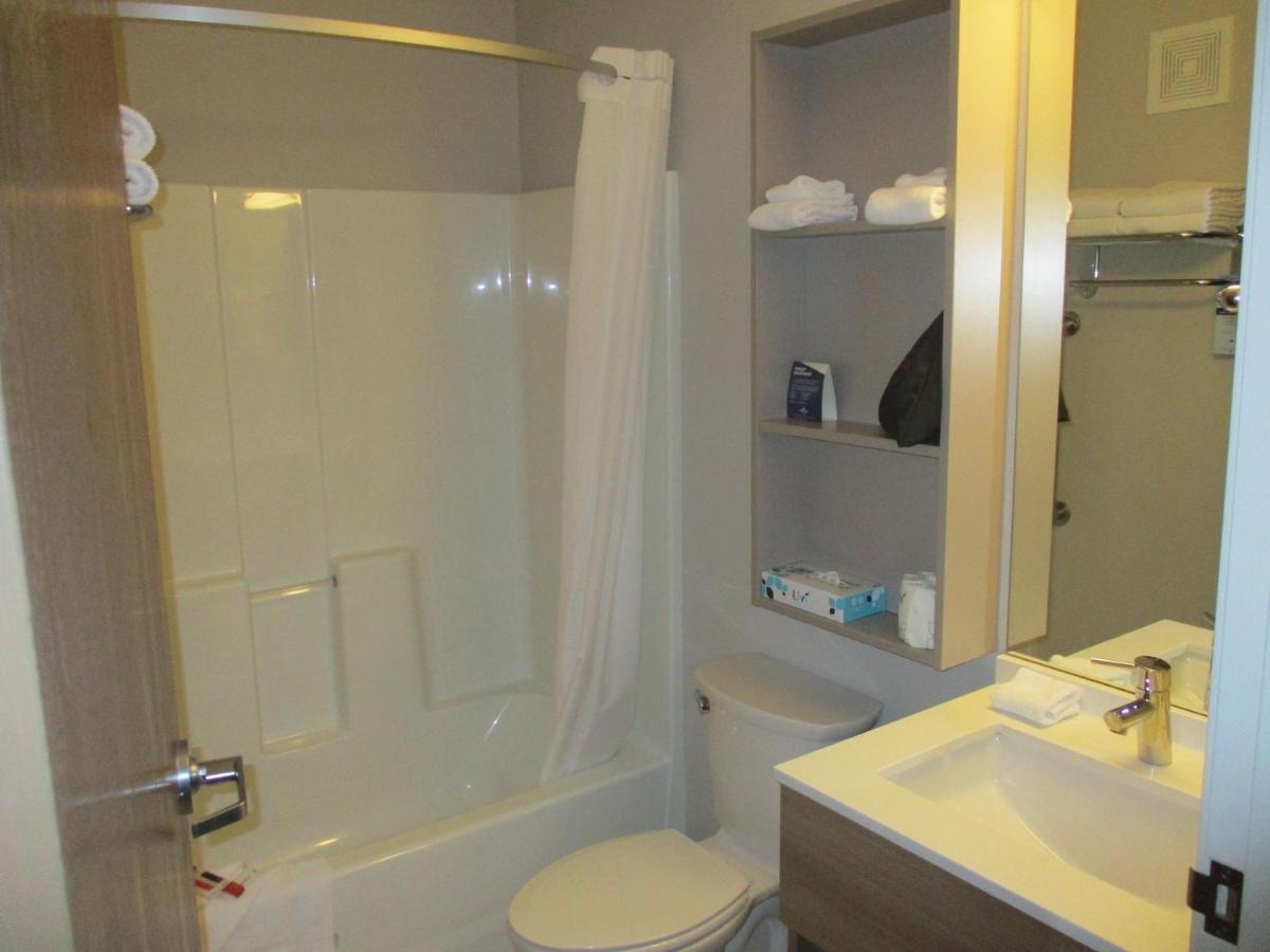 Deluxe Queen Room with Two Queen Beds - Non-Smoking