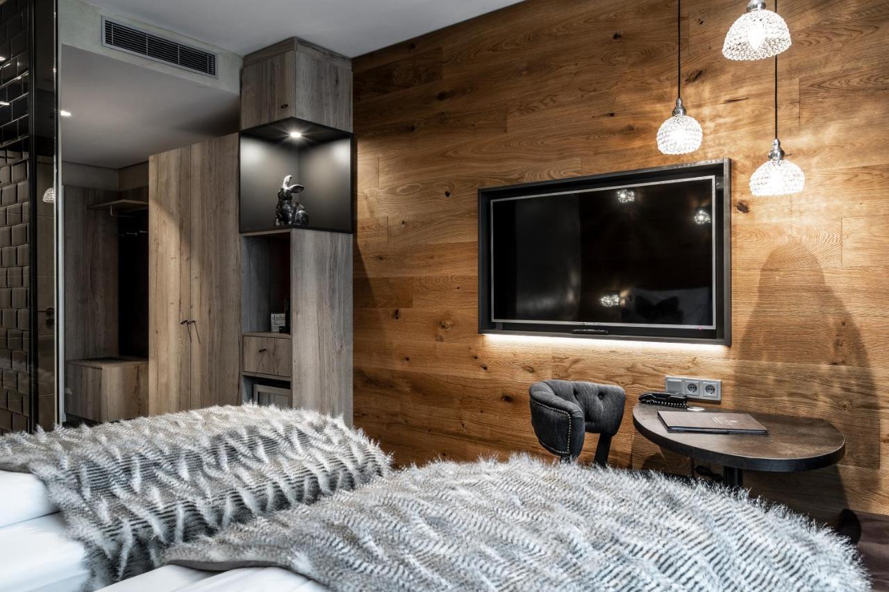 Two Connecting Comfort Plus Double Rooms (4 People),999660054:JPEG