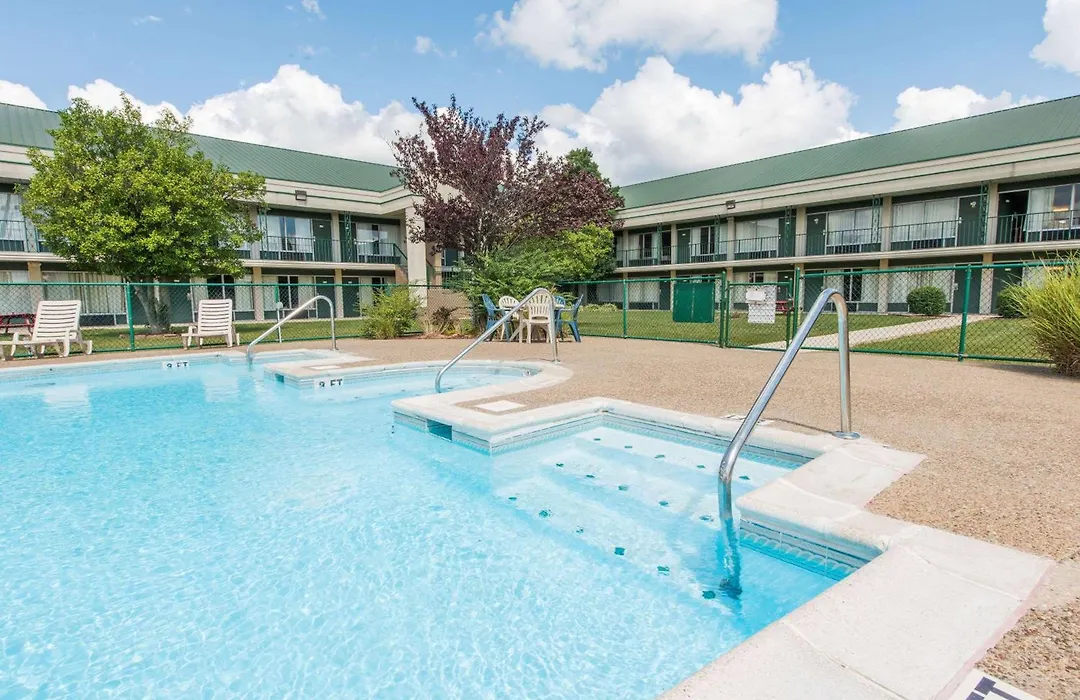 Days Inn By Wyndham Elizabethtown-1