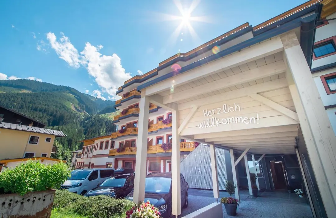 JUFA Alpenhotel Saalbach-1