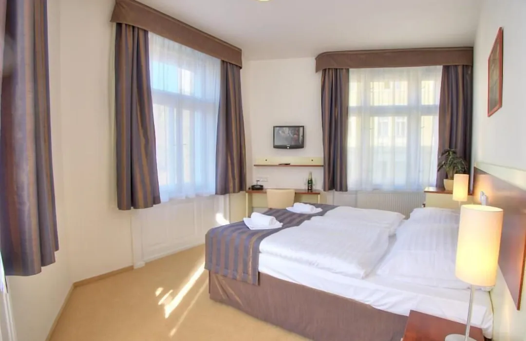 Hotel Gloria-1