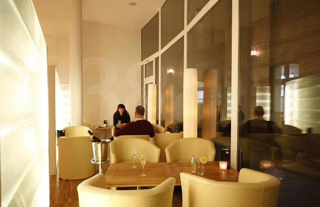 Hotel 38-1