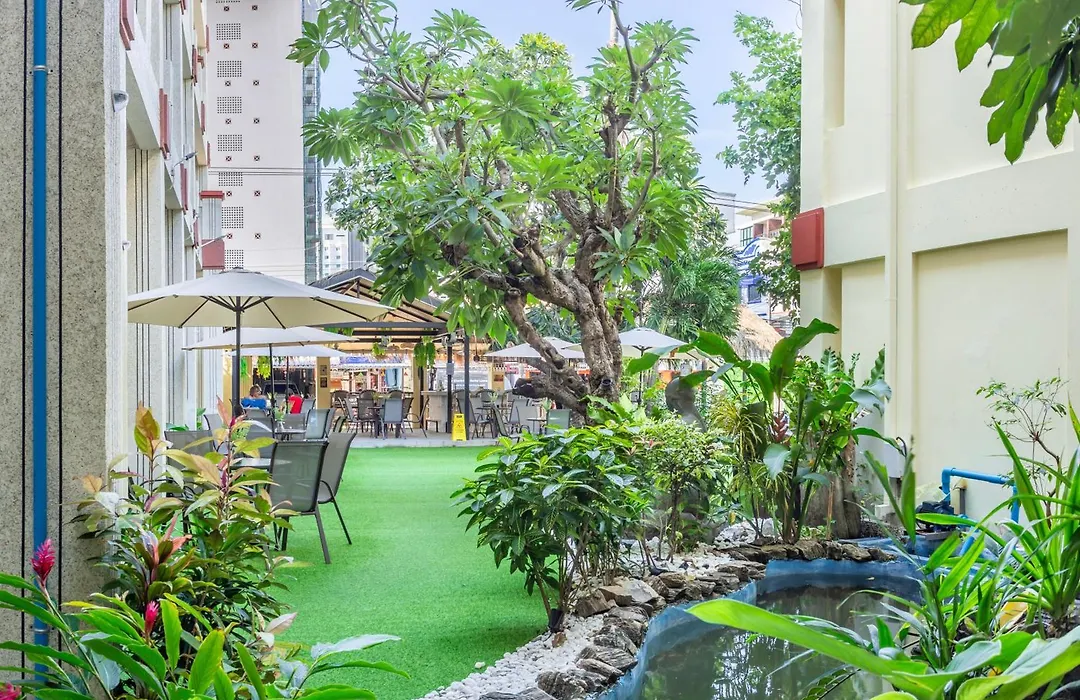 Mermaid Beach Resort - 100M To Beach, Saltwater Pool & Beergarden-1