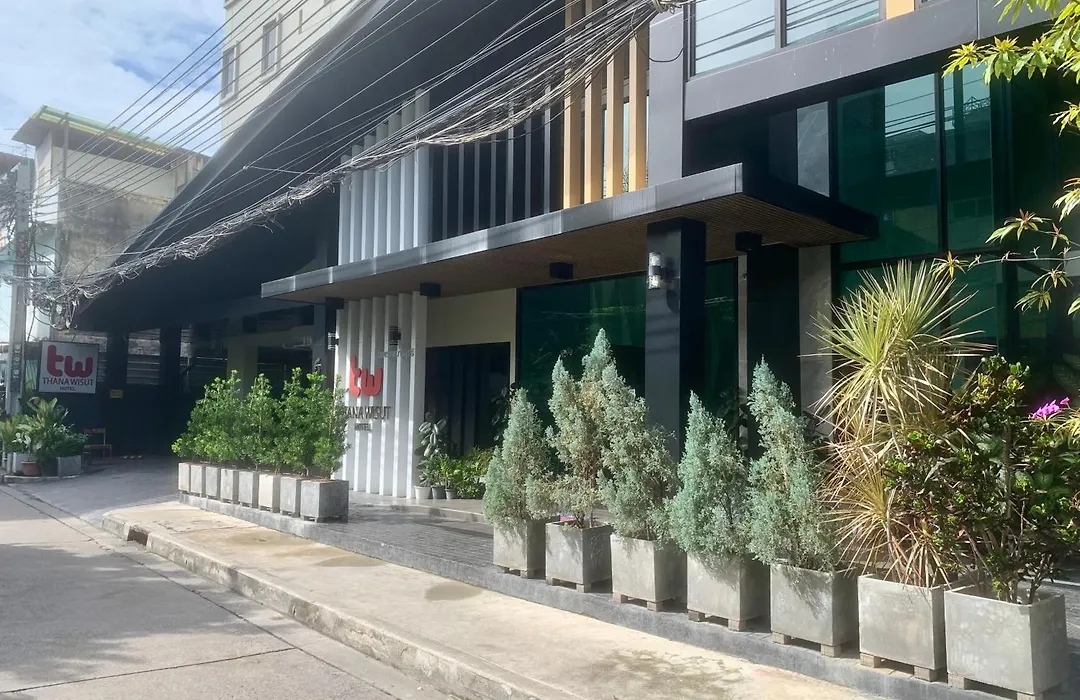 Thana Wisut Hotel-1