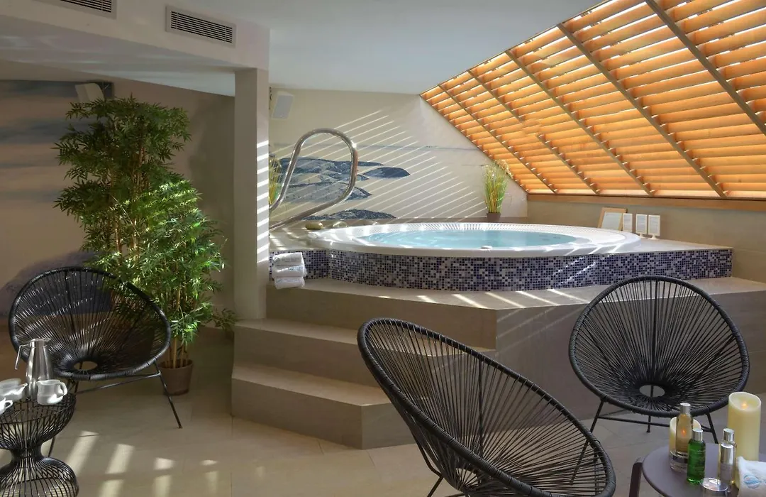 Best Western Les Bains Hotel Et Spa-1