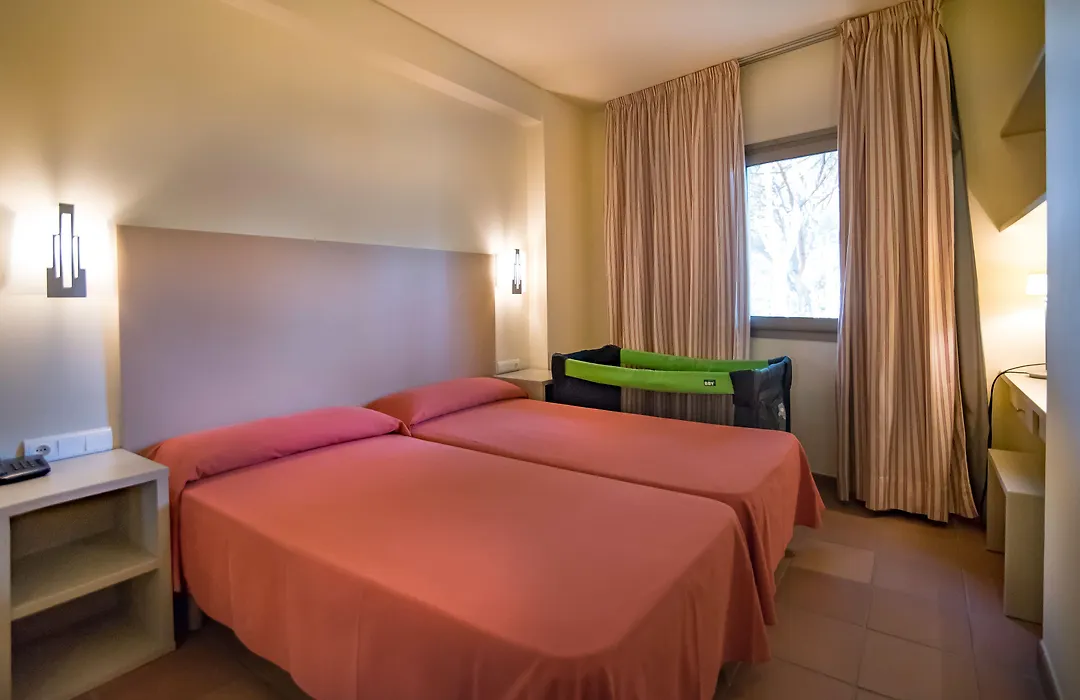 Aparthotel Ciutat De Palol-1