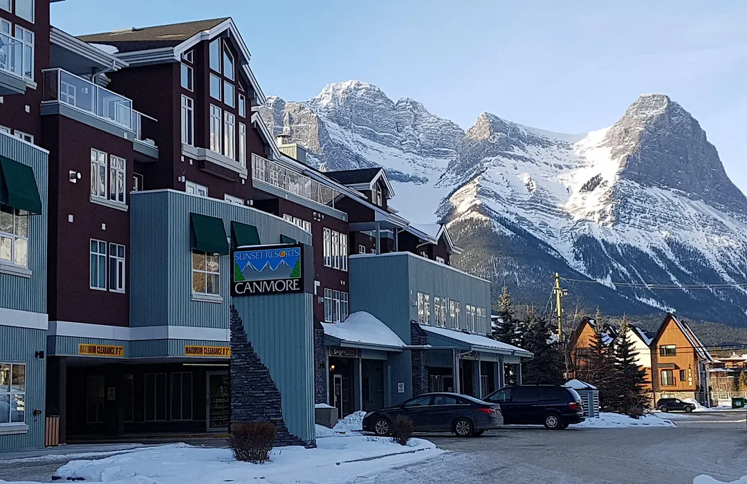 Sunset Resorts Canmore And Spa-1