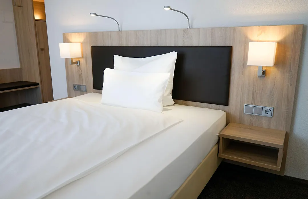 Go2Bed Hotel&Restaurant Weil am Rhein / Basel-1