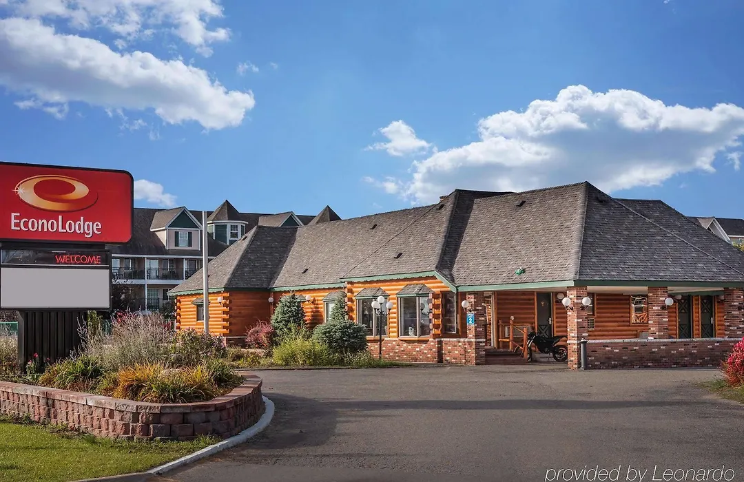 Econo Lodge Bayview-1