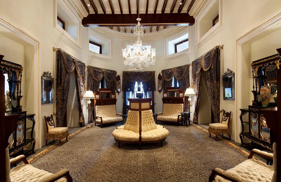 Taj Falaknuma Palace-1