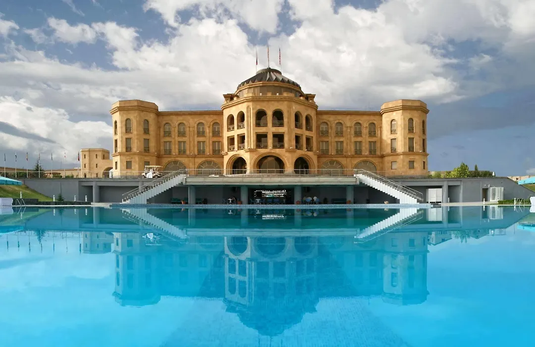 Latar Hotel Complex-1