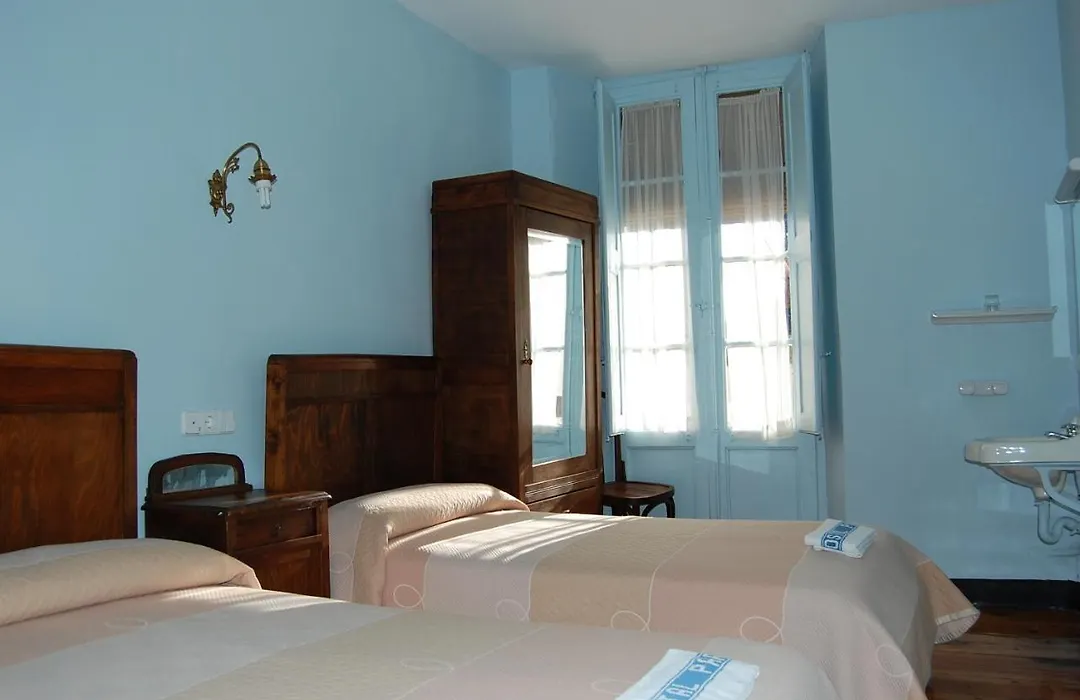 Hostal Paris-1