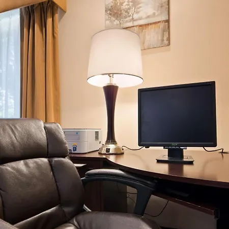 Best Western Plaza Hotel Saugatuck-3