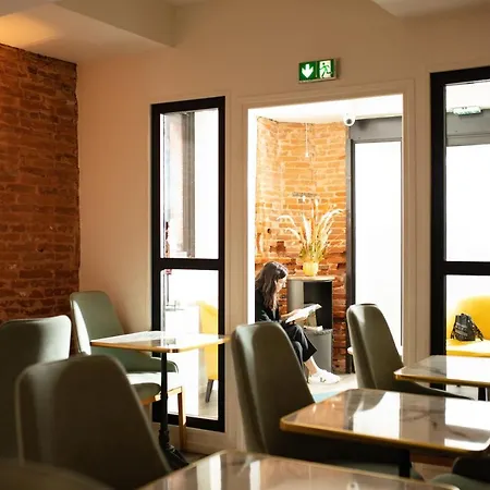 Urban Style Hotel Saint Claire-3