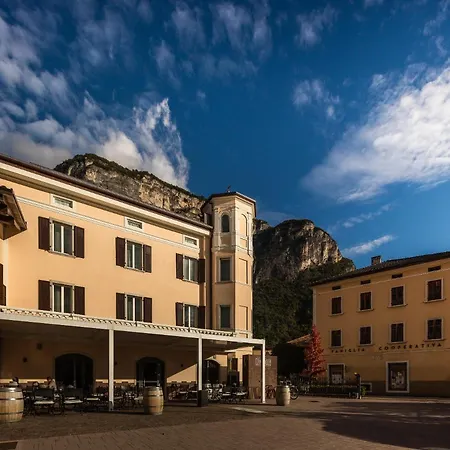 Albergo Caffe Centrale-3