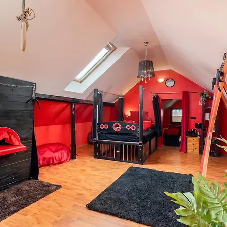 Pandora'S Loft-2