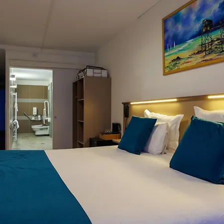 Logis Hotel Le Rochelois-3